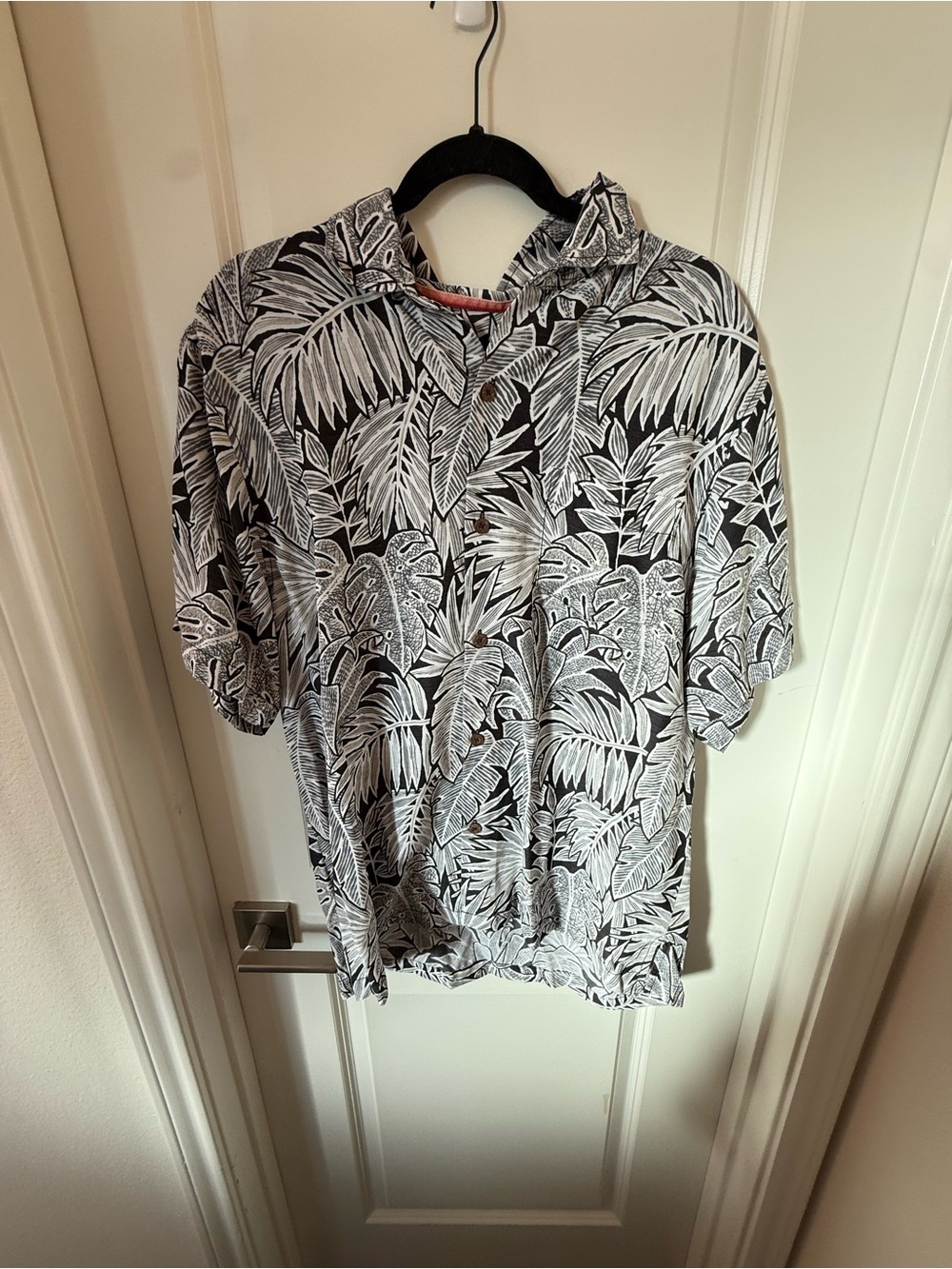 Tommy Bahama Black & White Tropical Print Short-Sleeve Button-Down Shirt